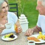 8 Tips Praktis untuk Membantu Penderita Demensia Makan Lebih Banyak